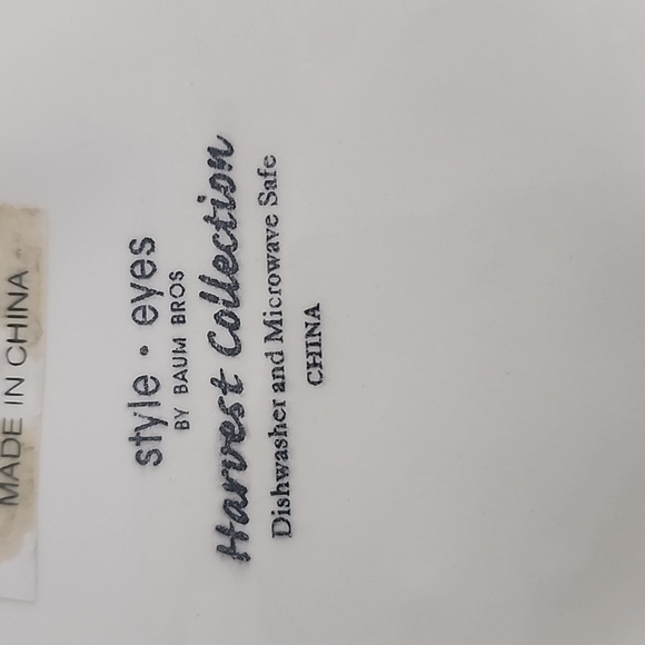 STYLE-EYES by Baum bros,Porcelain harvest gold  LEAF Design Serving Plate - Picture 5 of 7